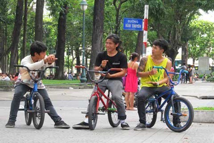 Giới trẻ Hà thành ngày càng đổ xô vào các trò chơi mạo hiểm như xe đạp X - game